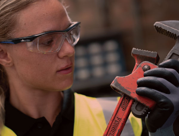 Innovation en matière d'EPI, expertise en fabrication et durabilité